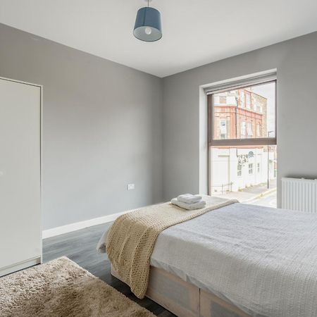 Modern Double Room With Shared Bathroom Лондон Экстерьер фото