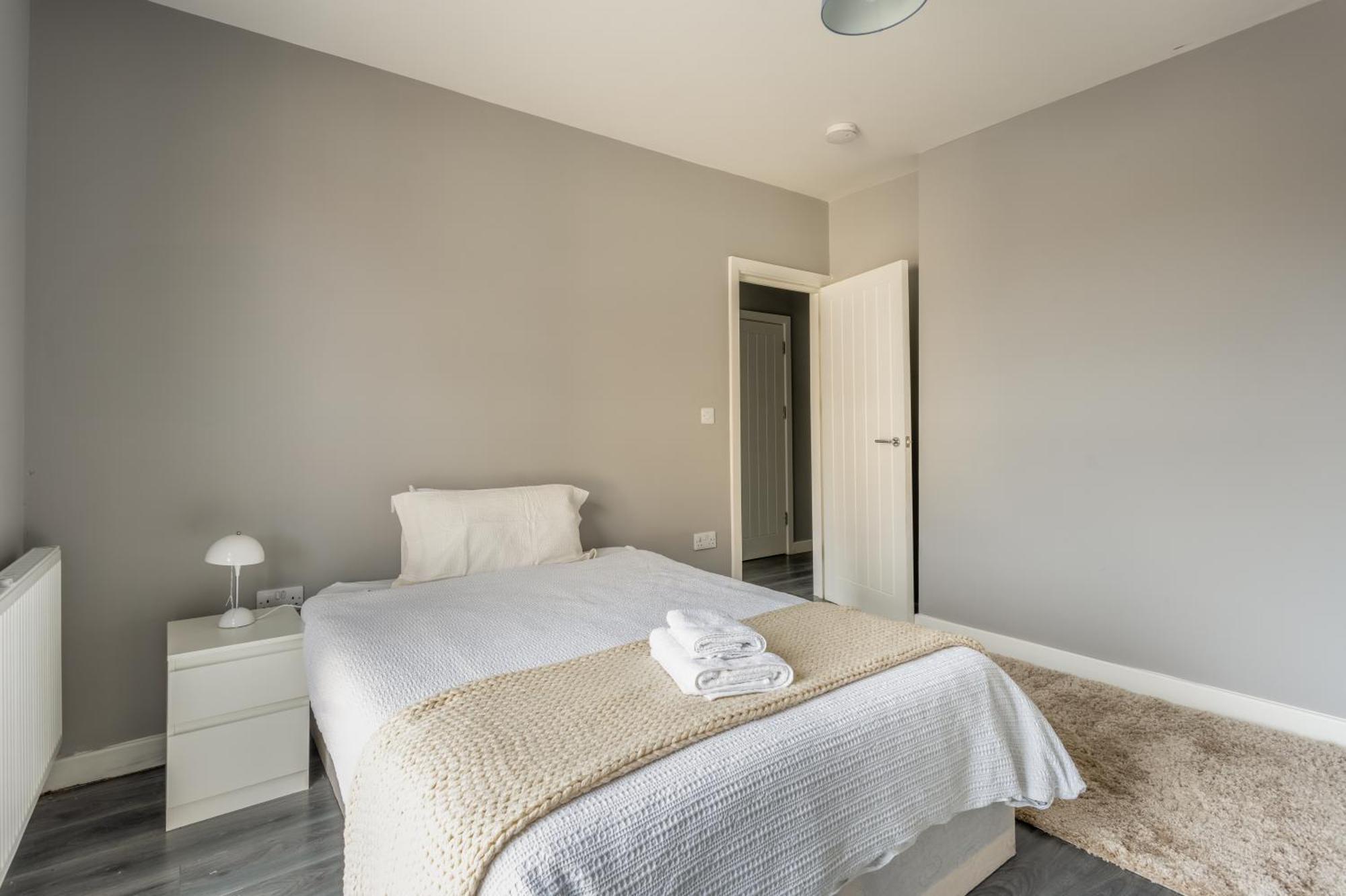 Modern Double Room With Shared Bathroom Лондон Экстерьер фото